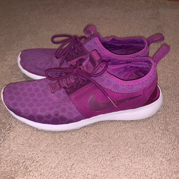 purple nike tennis shoes